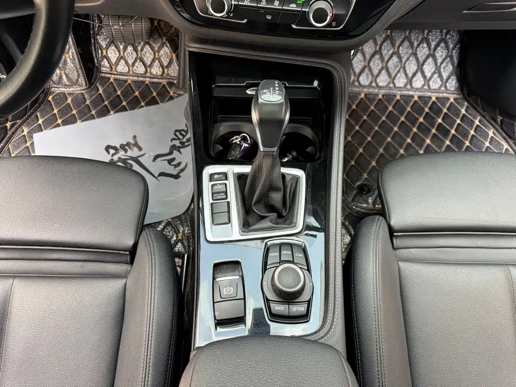 BMW 1 Series 2018 — фото 12