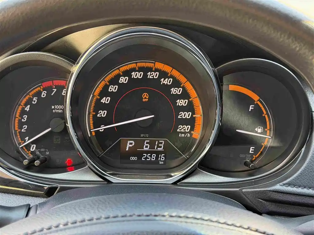 Toyota Yaris L 2023 — фото 17