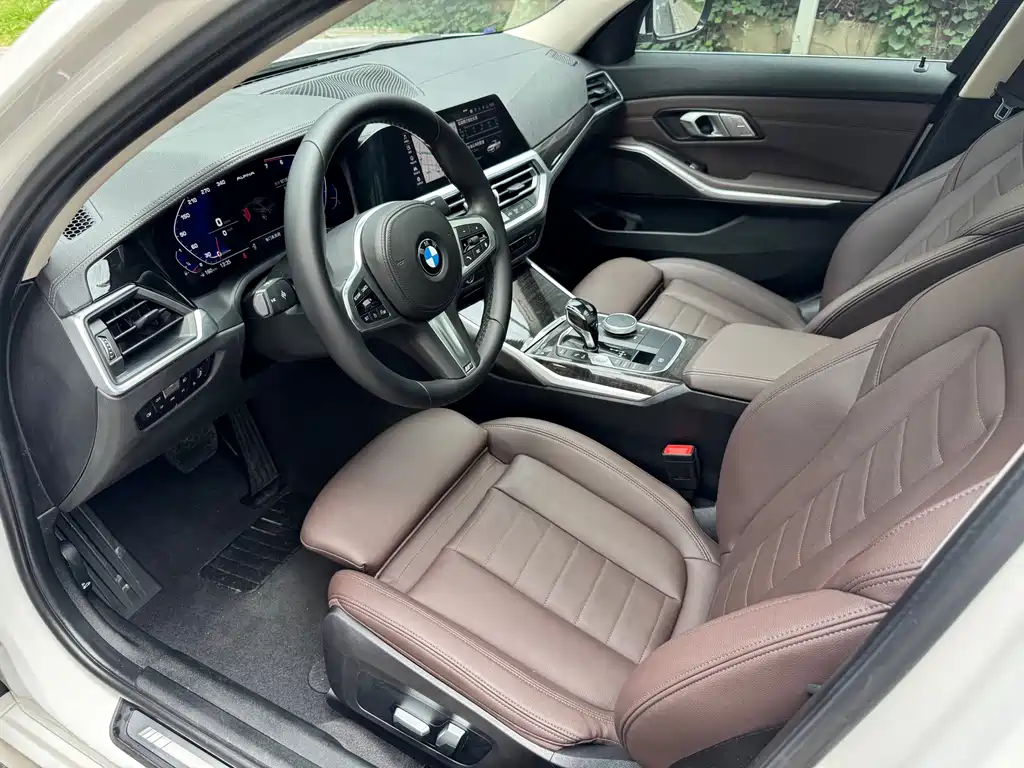 BMW 3 Series 2019 — фото 13