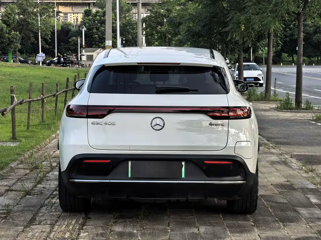 Mercedes-Benz EQC 2022 — фото 24