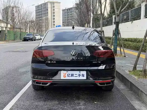 Volkswagen Magotan 2025