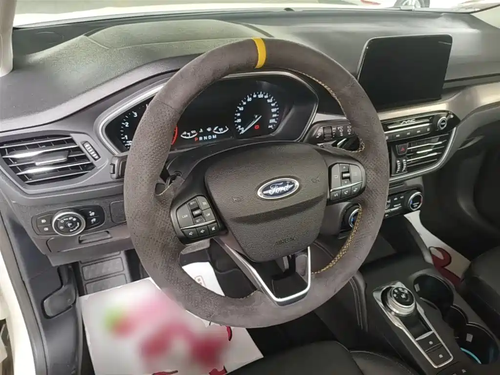 Ford Focus 2019 — фото 11