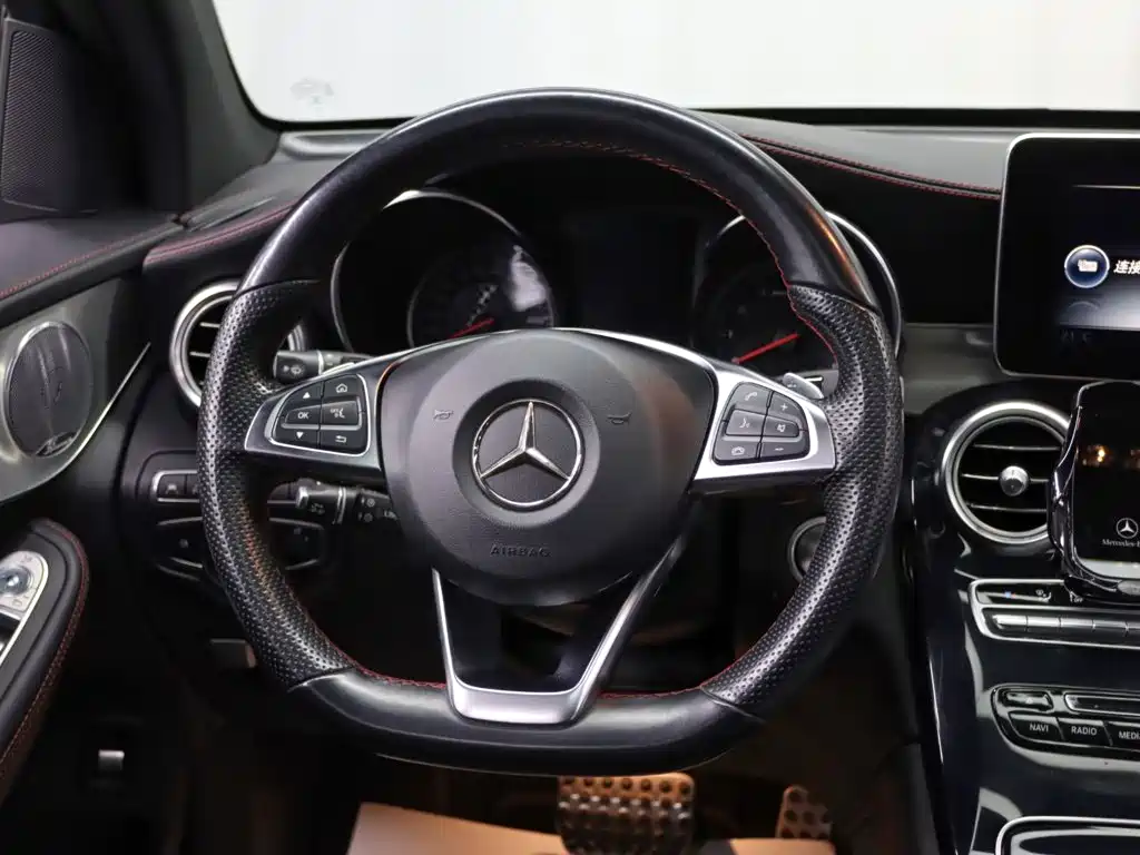 Mercedes-Benz GLC AMG 2018 — фото 13