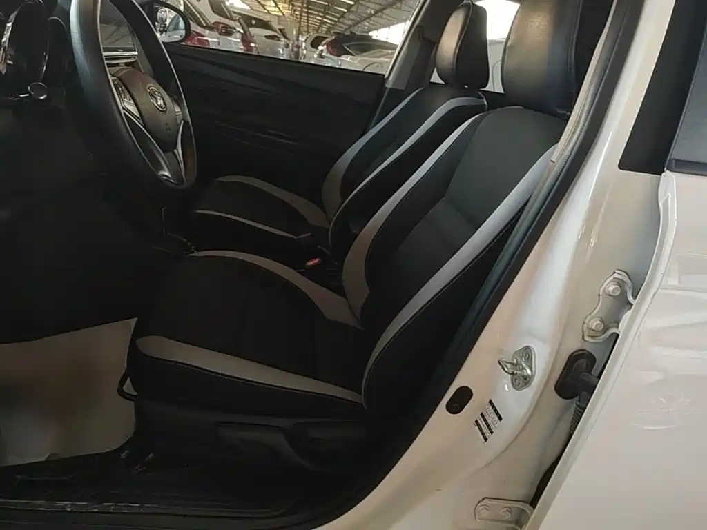 Toyota Yaris L 2022 — фото 15