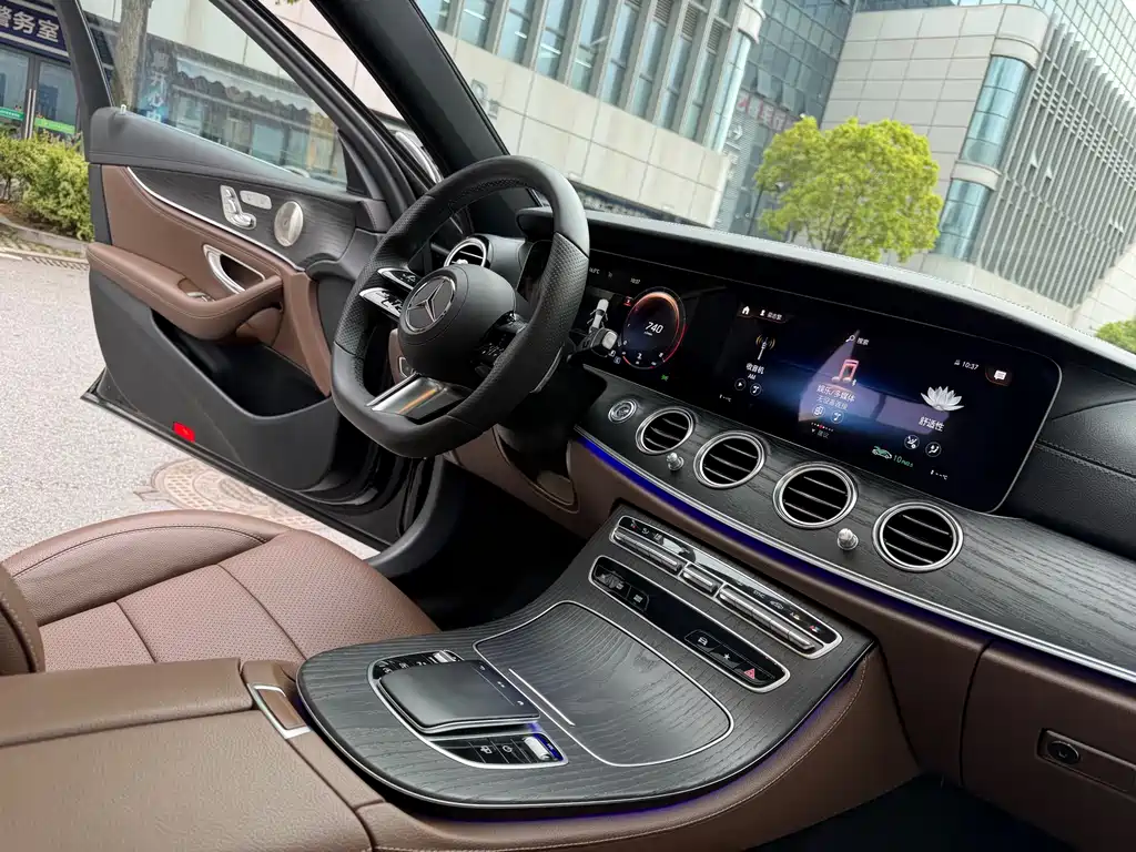 Mercedes-Benz E-Class 2021 — фото 16