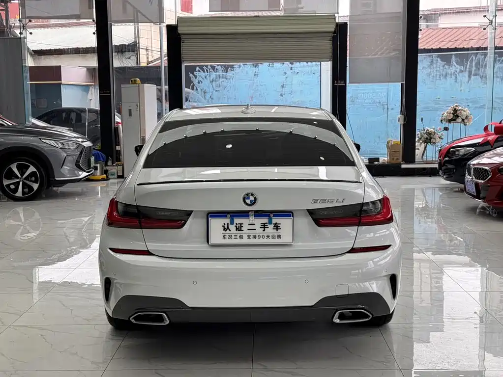 BMW 3 Series 2019 — фото 10