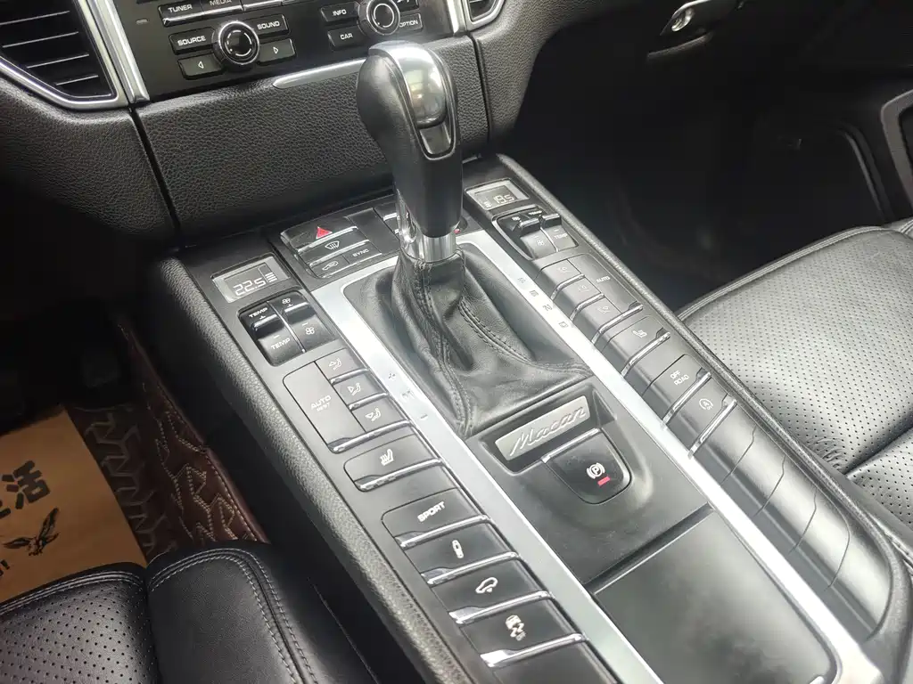 Porsche Macan 2015 — фото 10