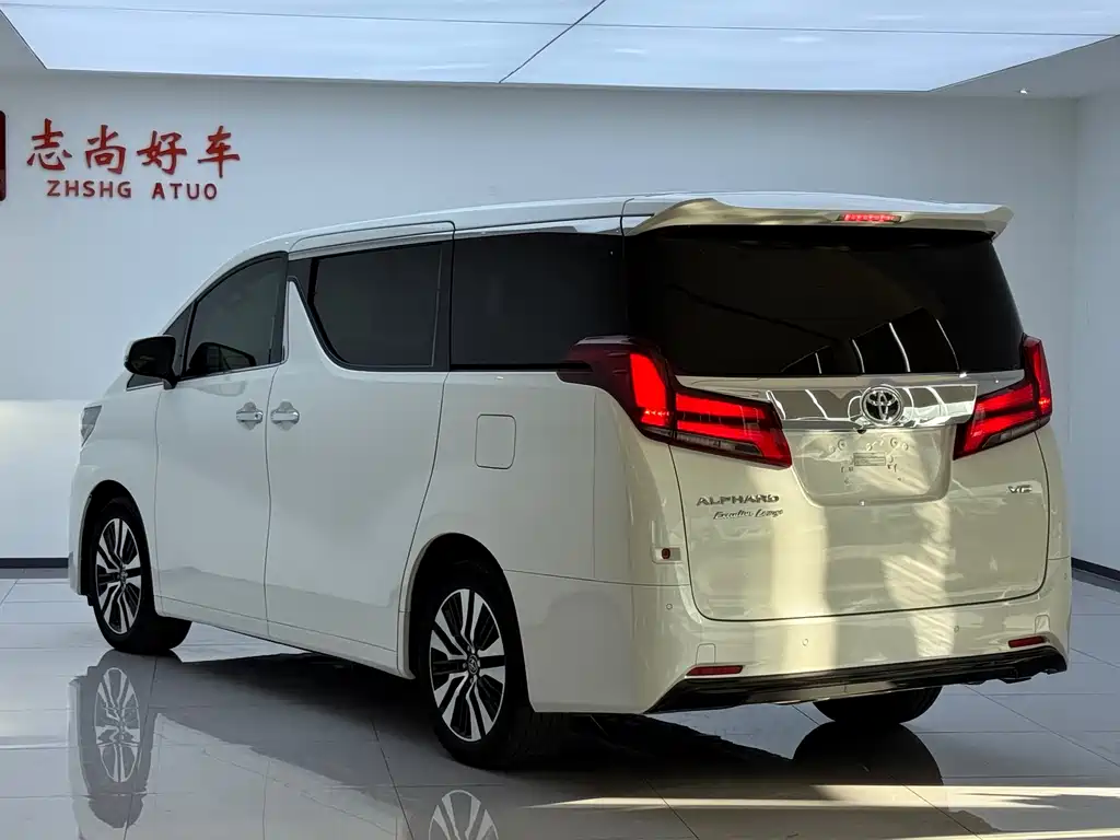 Toyota Alphard 2019 — фото 12