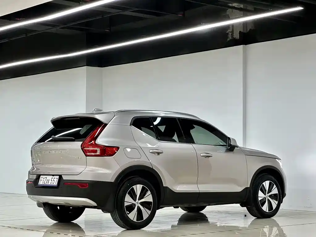 Volvo XC40 2024 — фото 3