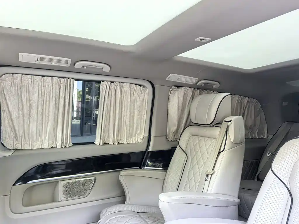 Mercedes-Benz V-Class 2018 — фото 15