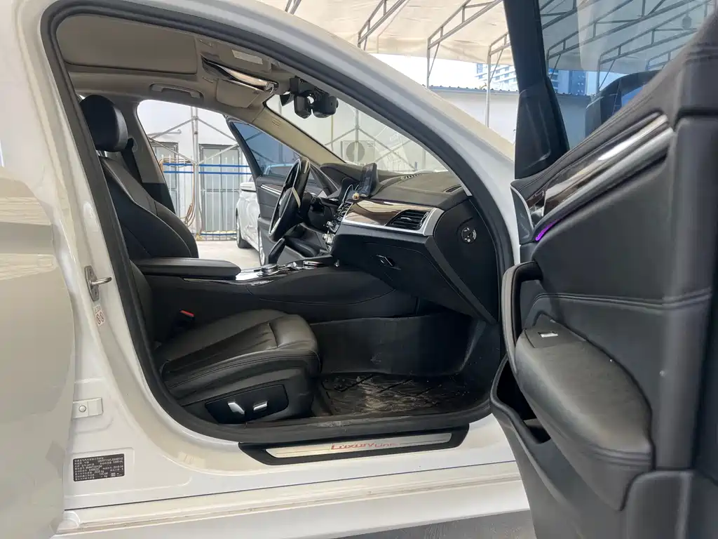 BMW 5 Series 2018 — фото 16