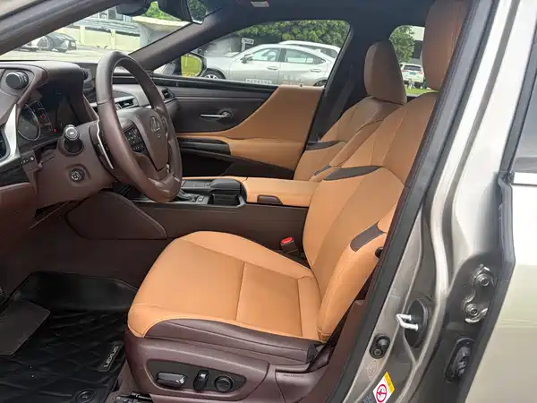 Lexus ES 2019