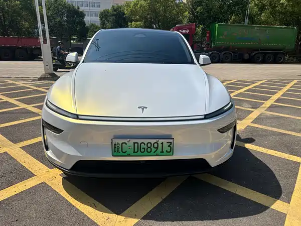 Tesla Model Y 2025