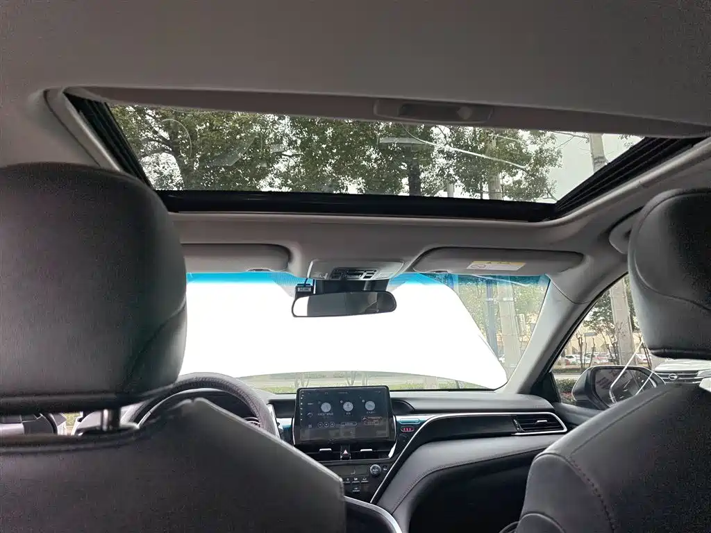 Toyota Camry 2022 — фото 18