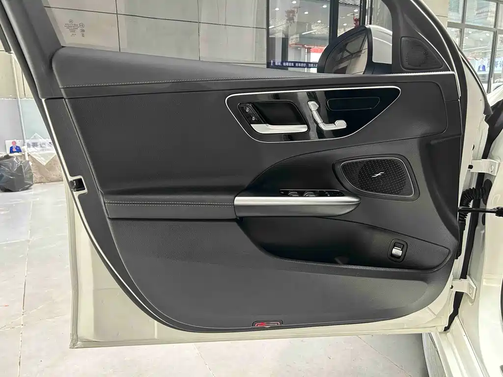Mercedes-Benz C-Class 2023 — фото 10