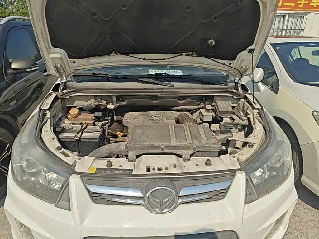 BAIC Huansu S3 2015 — фото 20