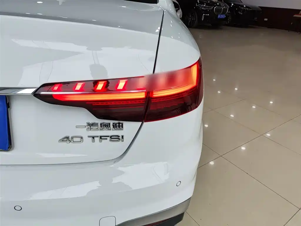 Audi A4L 2023 — фото 24