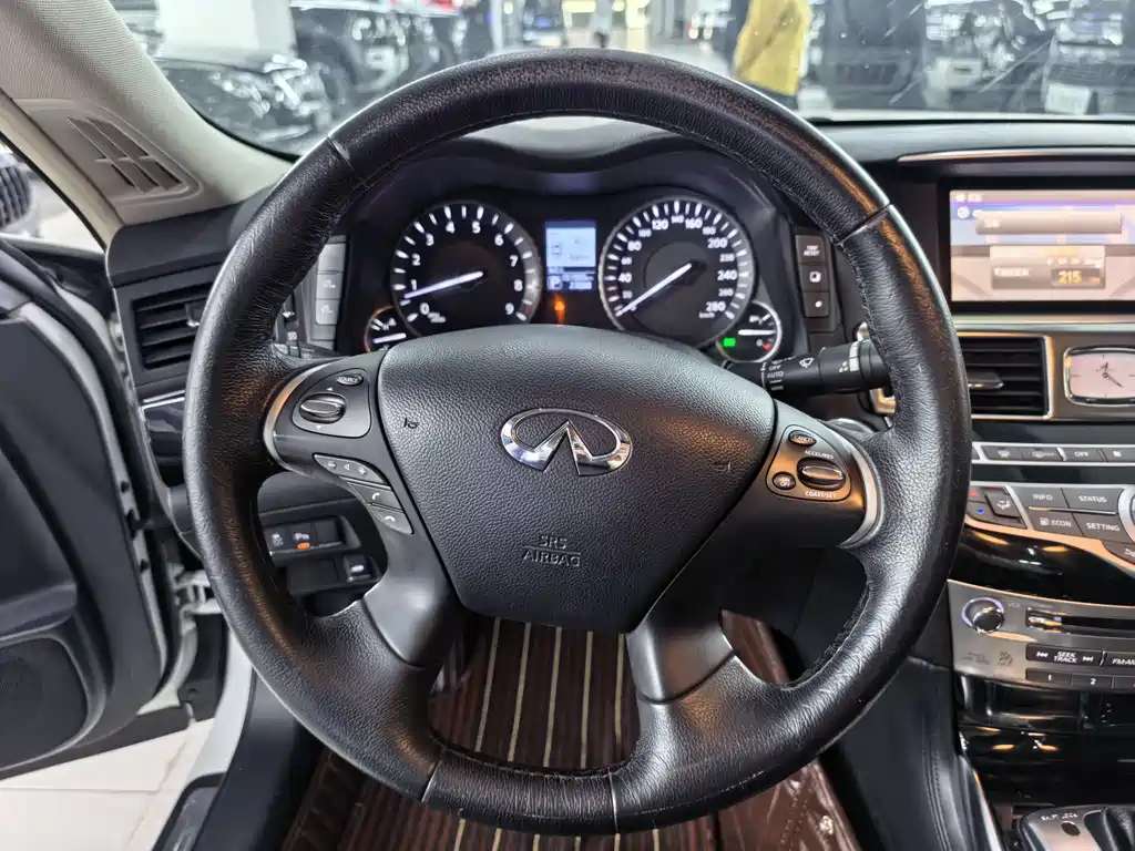 Infiniti Q70 2017 — фото 10