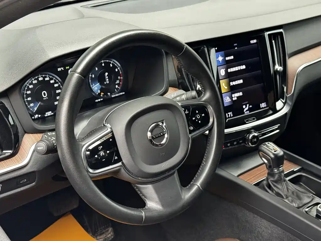Volvo S60 2020 — фото 20