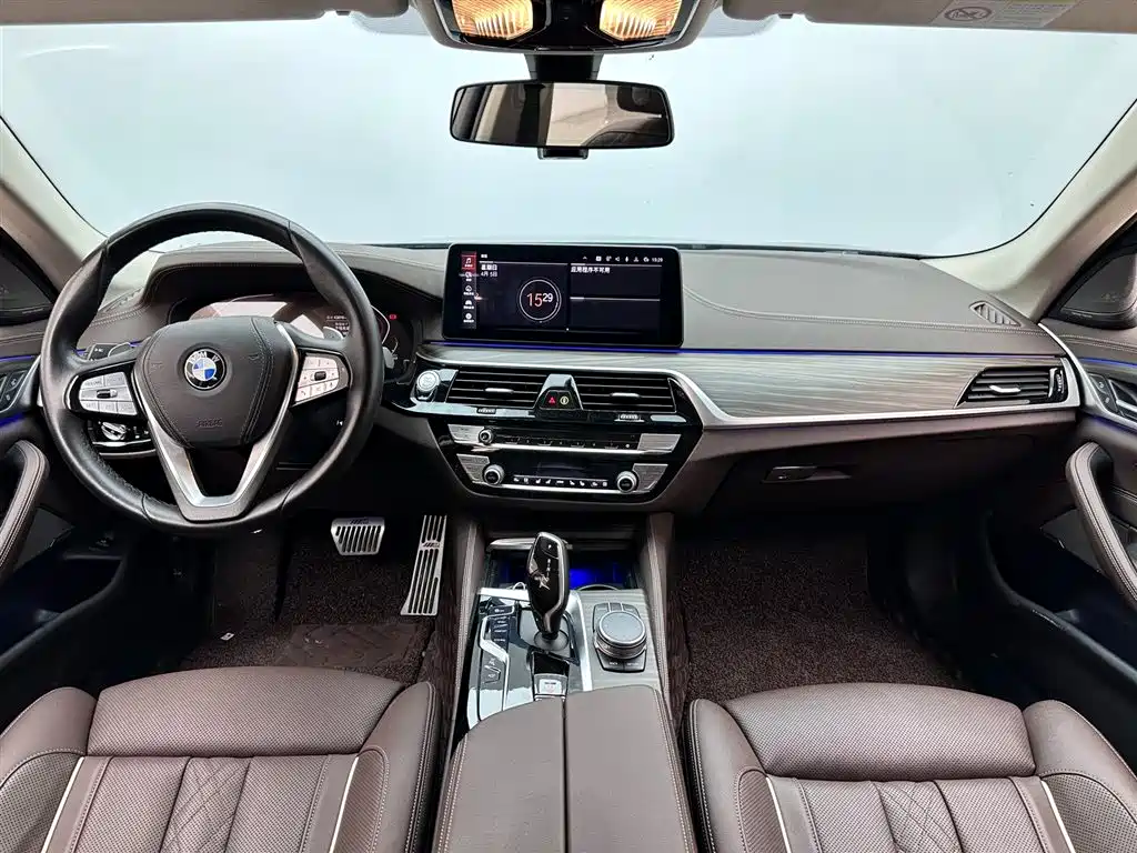 BMW 5 Series 2020 — фото 10