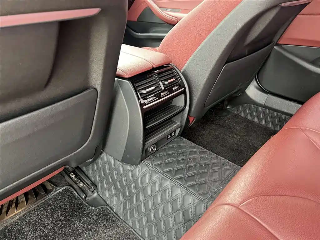 BMW 5 Series 2020 — фото 13