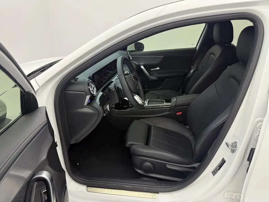 Mercedes-Benz A-Class 2023 — фото 16