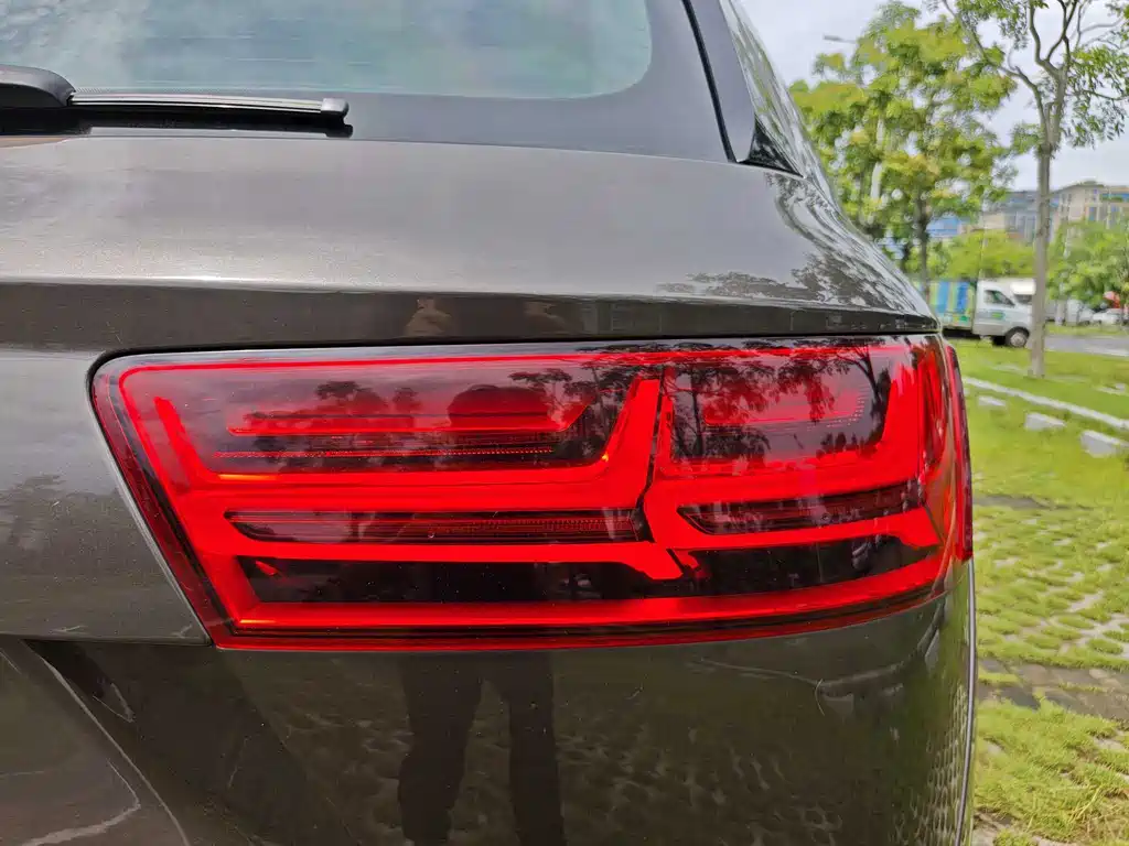 Audi Q7 2016 — фото 10