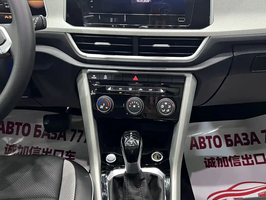 Volkswagen T-Roc 2023 — фото 16