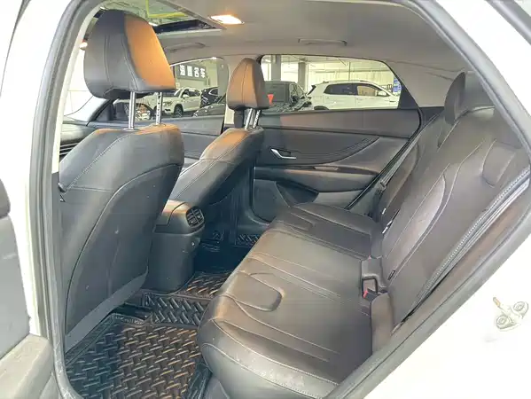 Hyundai Elantra 2023