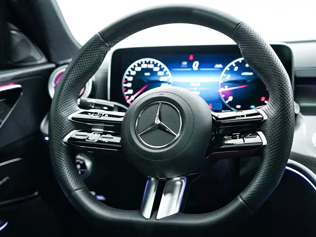 Mercedes-Benz C-Class 2025 — фото 10
