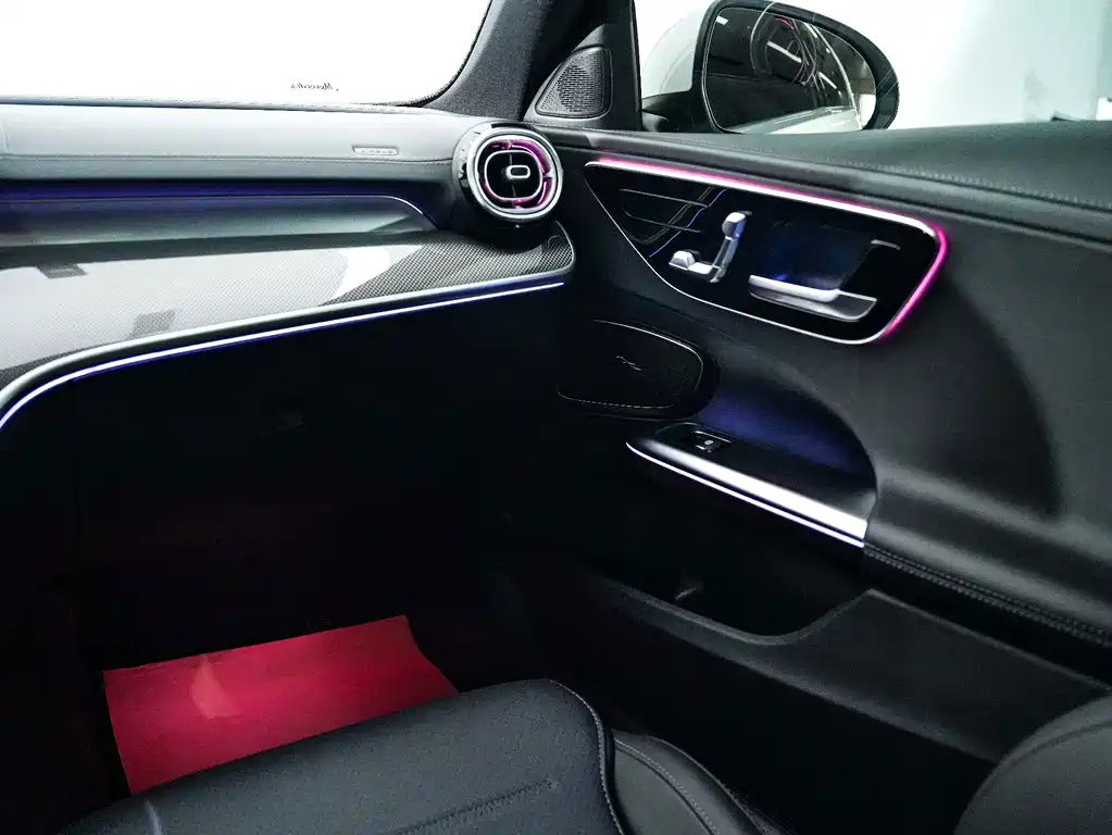 Mercedes-Benz C-Class 2025 — фото 20