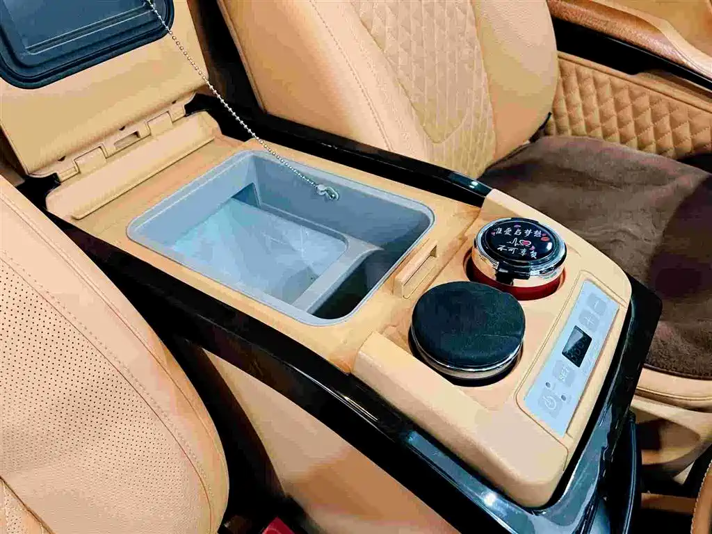 Mercedes-Benz V-Class 2020 — фото 17