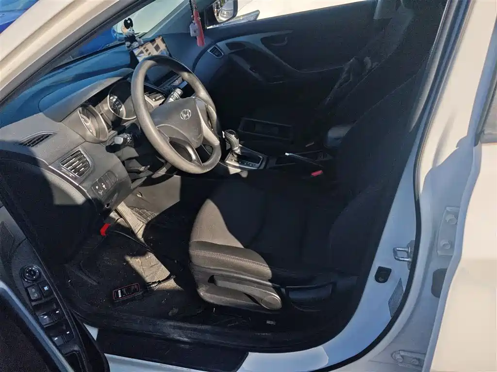 Hyundai Elantra Langdong 2016 — фото 15
