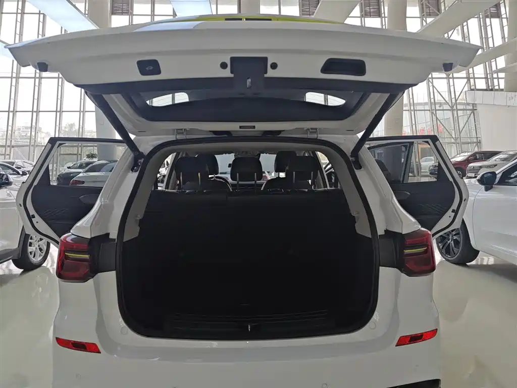 Roewe RX5 2022 — фото 19