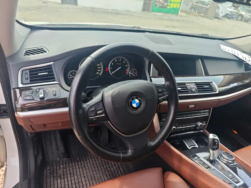 BMW 5 Series GT 2013 — фото 12