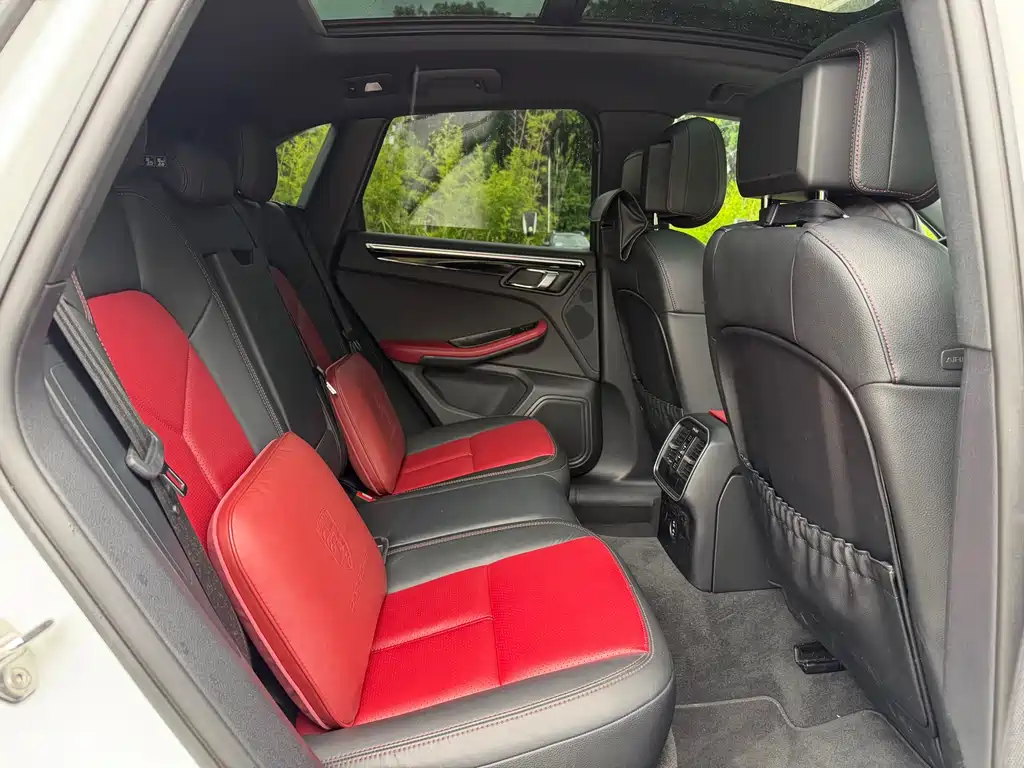 Porsche Macan 2023 — фото 13