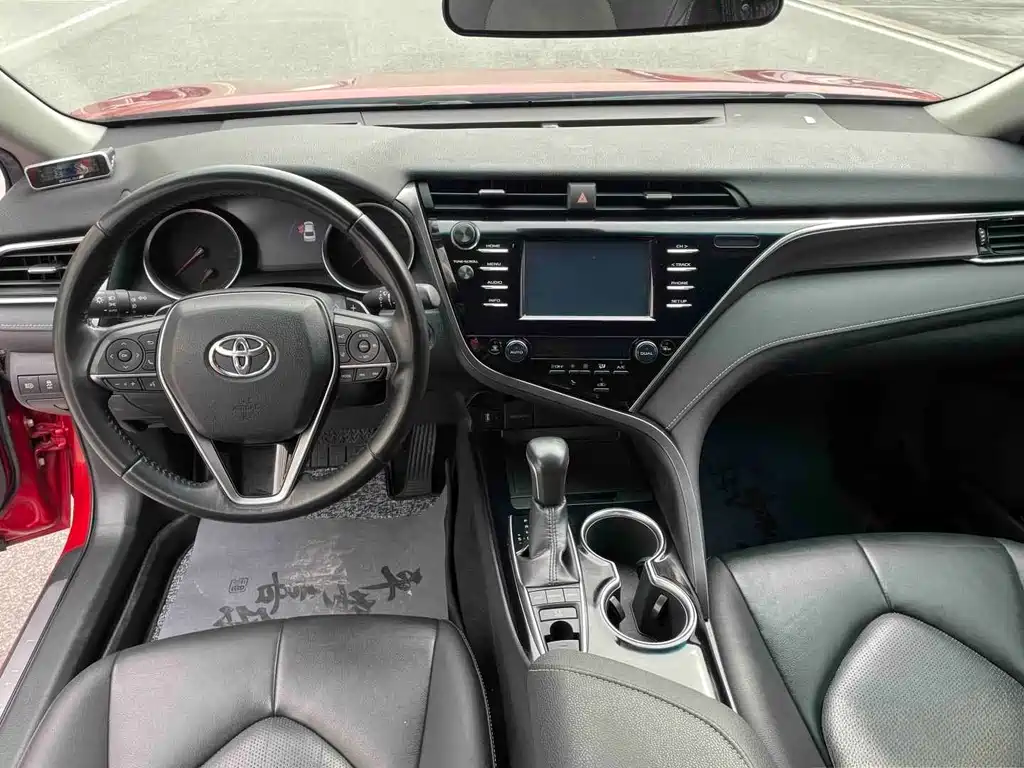 Toyota Camry 2018 — фото 4