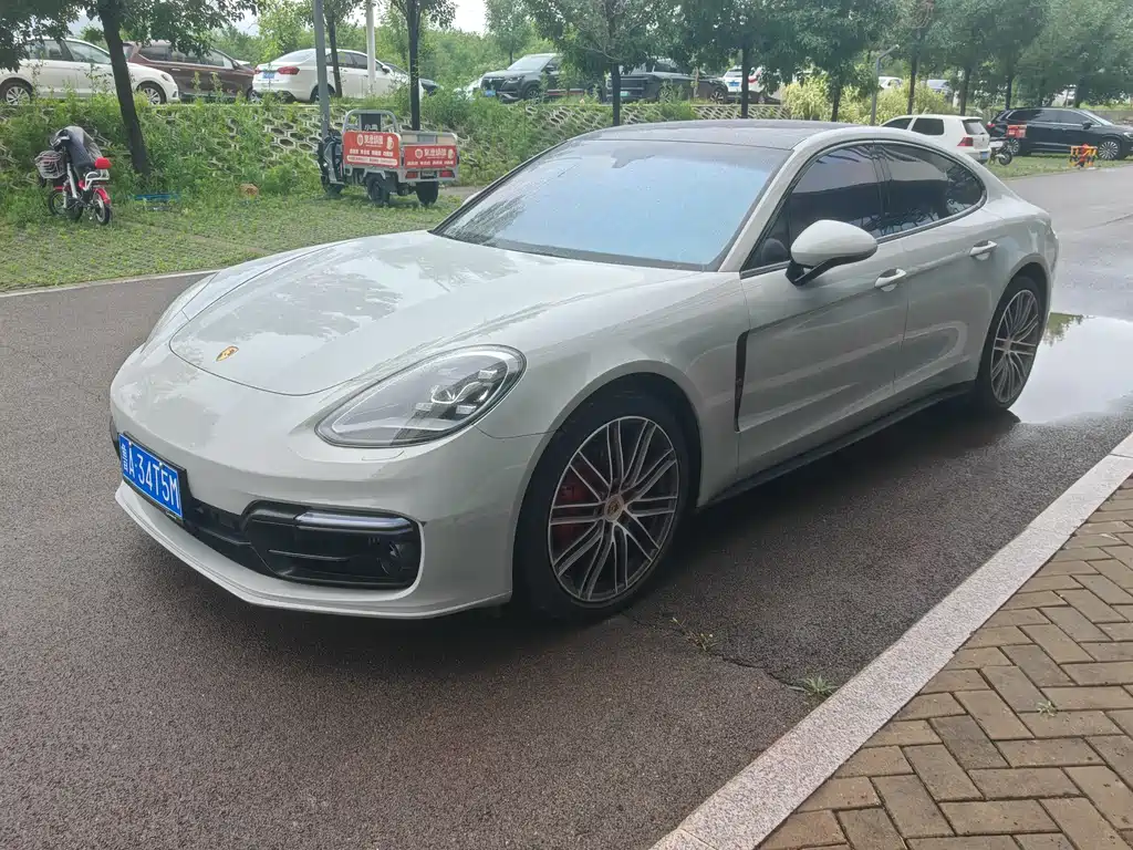 Porsche Panamera 2019 — фото 1