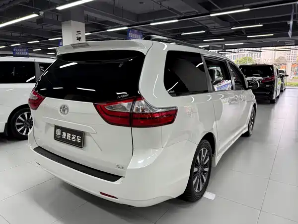 Toyota Sienna 2015