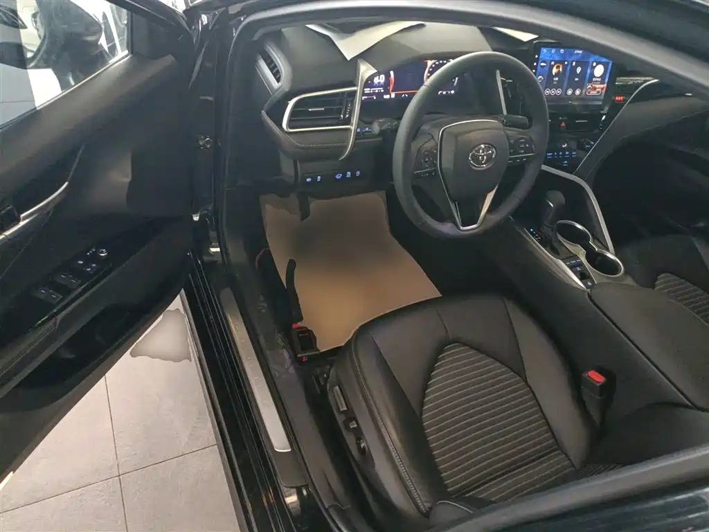 Toyota Camry 2022 — фото 12