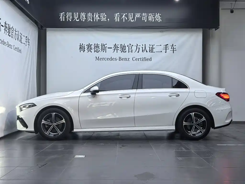 Mercedes-Benz A-Class 2024 — фото 3