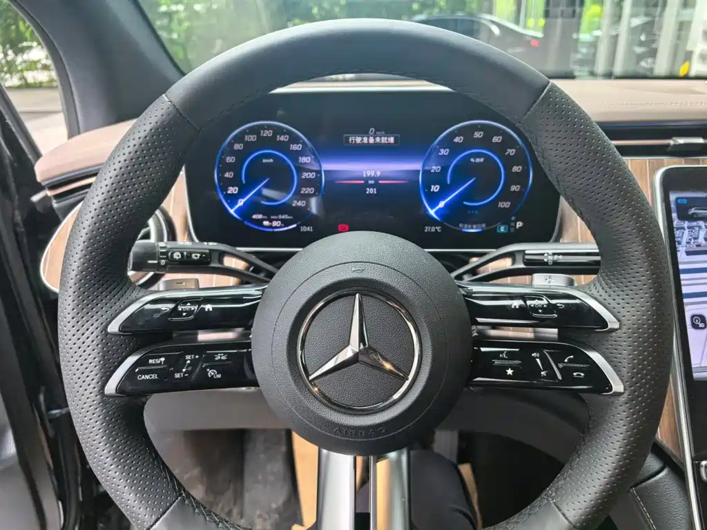 Mercedes-Benz EQE SUV 2025 — фото 13