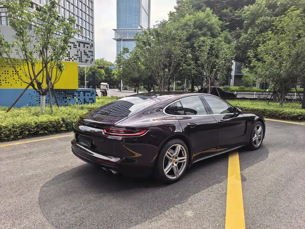 Porsche Panamera 2018 — фото 17
