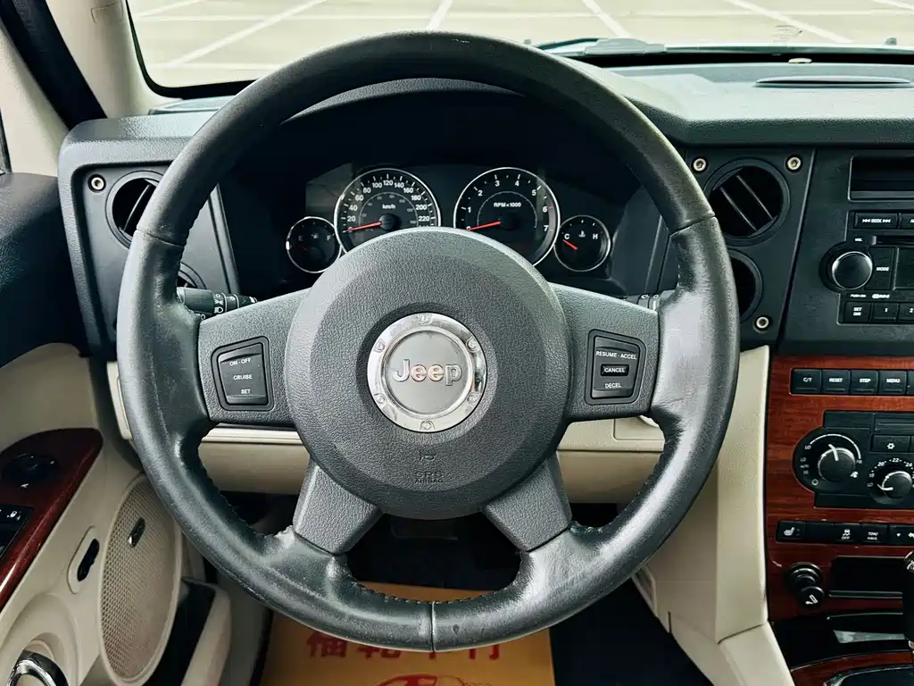 Jeep Commander Classic 2007 — фото 13