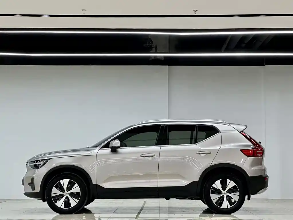 Volvo XC40 2024 — фото 4