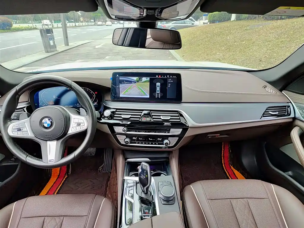 BMW 5 Series 2024 — фото 10