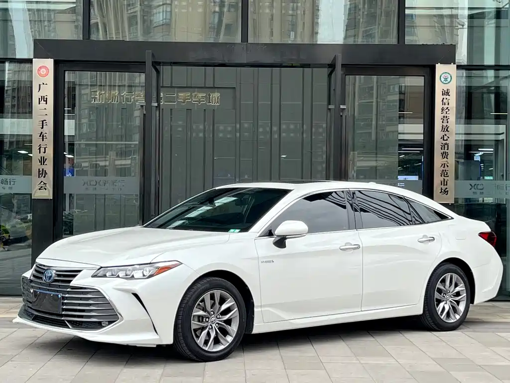 Toyota Avalon 2019 — фото 1