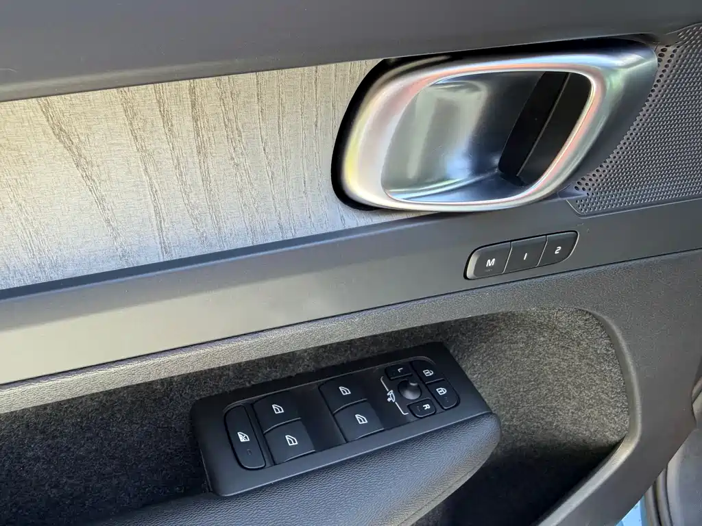 Volvo XC40 2025 — фото 11