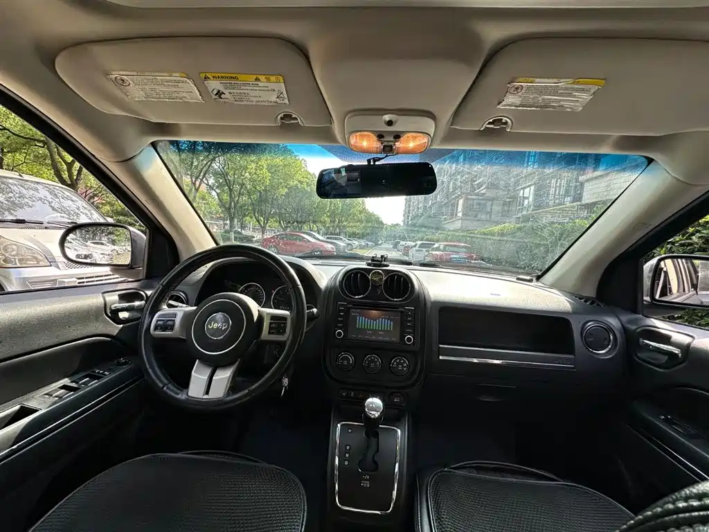 Jeep Compass 2011 — фото 11