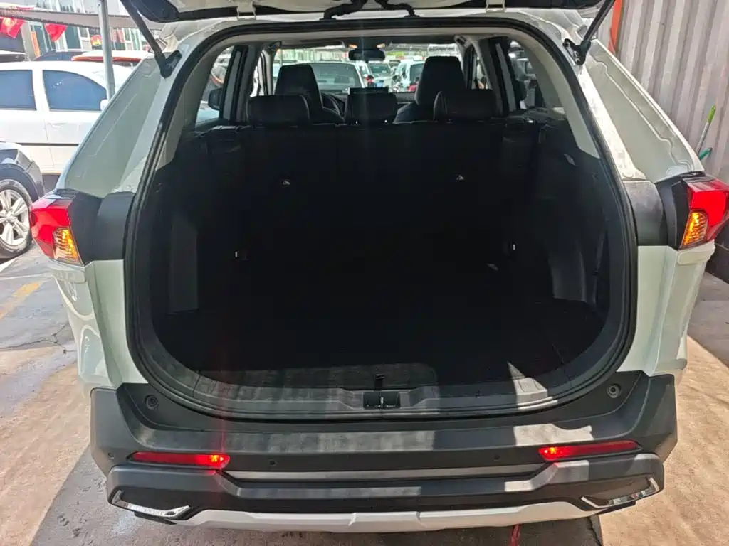 Toyota RAV4 2022 — фото 19